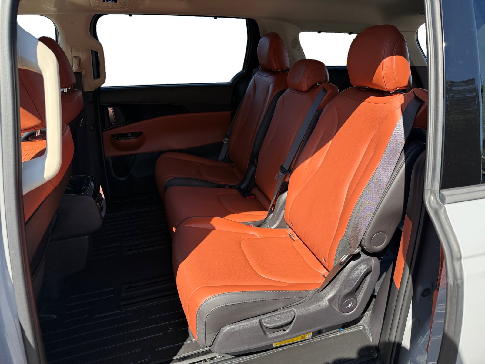 Used 2024 Kia Carnival SX FWD image 16