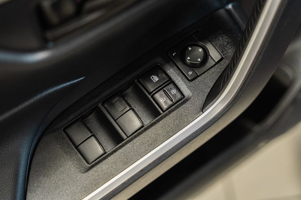 Certified 2025 Toyota RAV4 LE AWD/4WD image 33