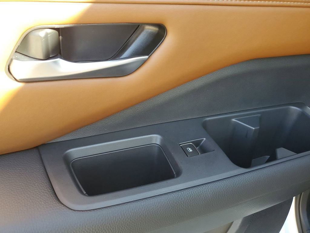 Used 2025 Nissan Pathfinder Platinum image 48