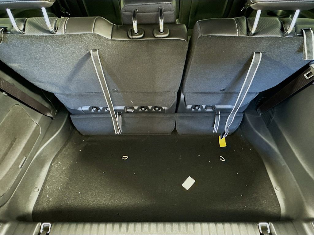 New 2026 Chrysler Pacifica Limited w/ Uconnect Theater Family Group image 33