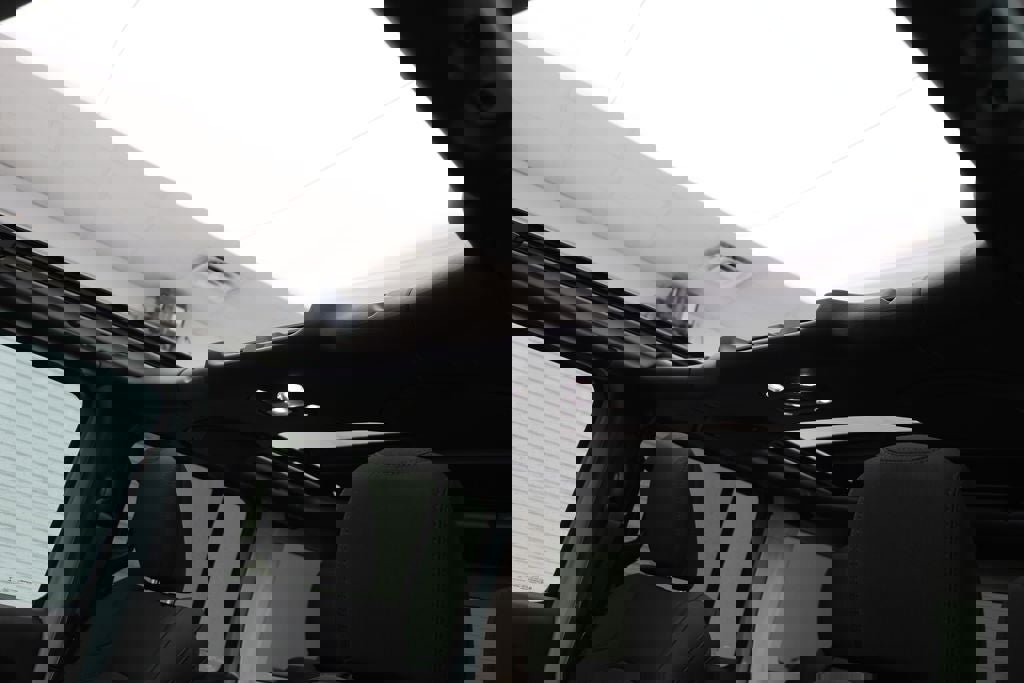 Used 2023 Jeep Wrangler Unlimited w/ Sun & Screen Package image 17