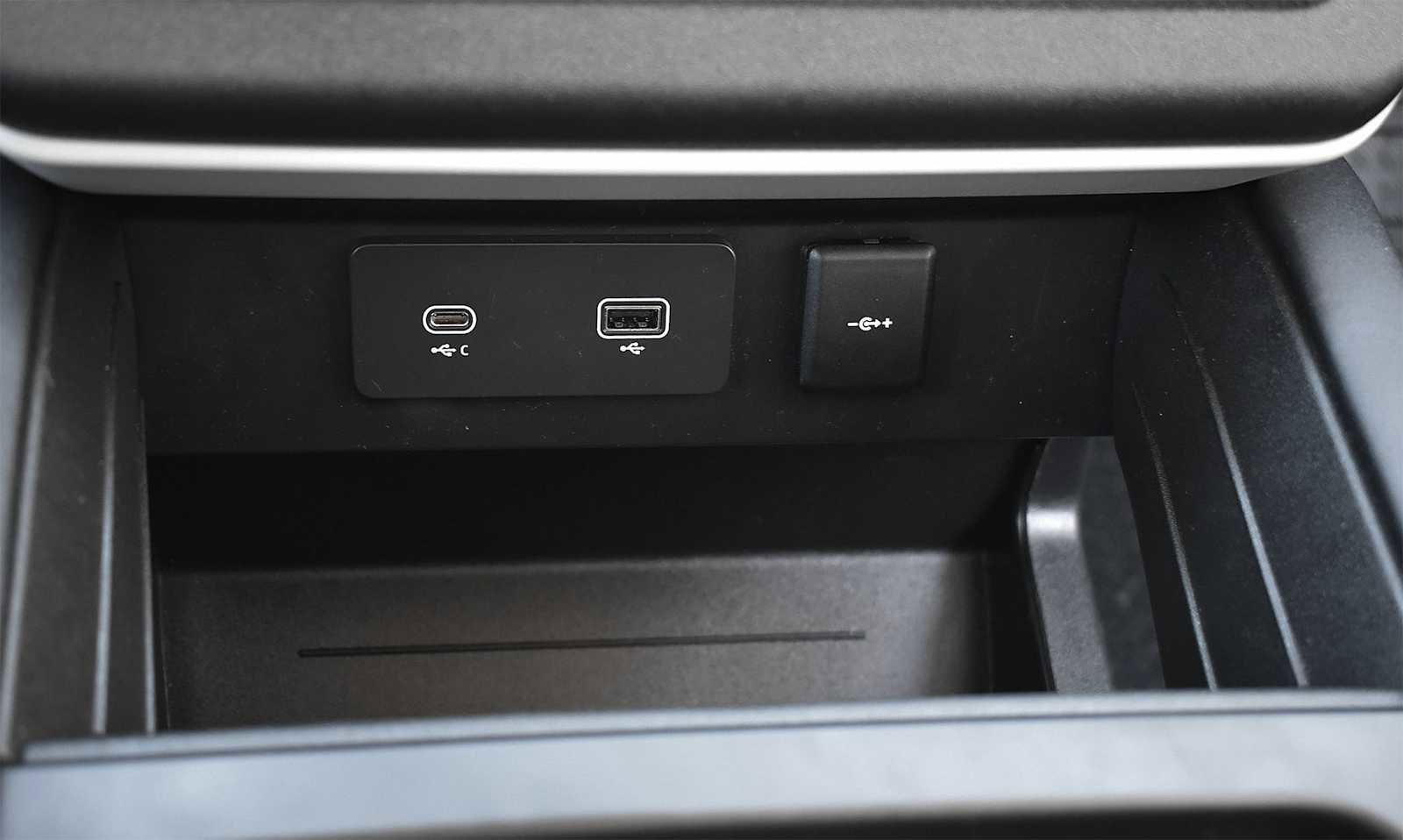 Used 2024 Land Rover Defender 110 S image 26