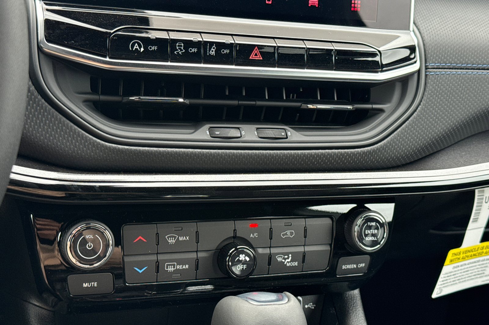 New 2026 Jeep Compass Latitude image 19