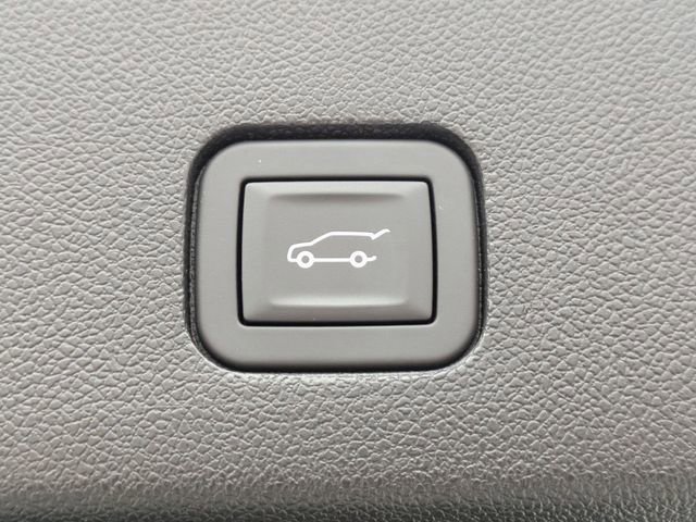 Used 2025 Cadillac XT6 Premium Luxury image 33