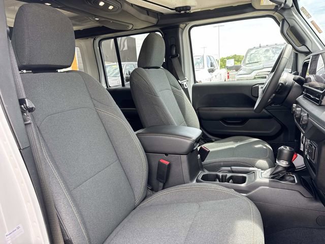 Used 2024 Jeep Wrangler Unlimited Sahara AWD/4WD image 14