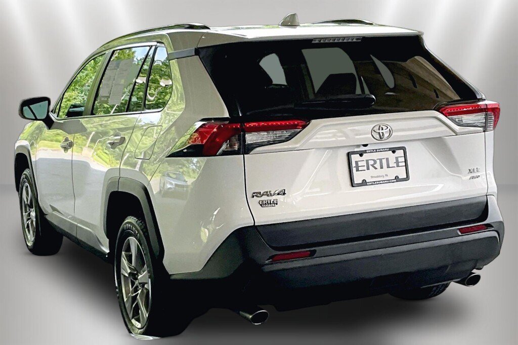 Used 2023 Toyota RAV4 XLE w/ Convenience Package AWD/4WD image 4