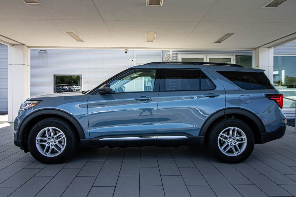 Used 2025 Ford Explorer Active w/ Active Comfort Package RWD image 10