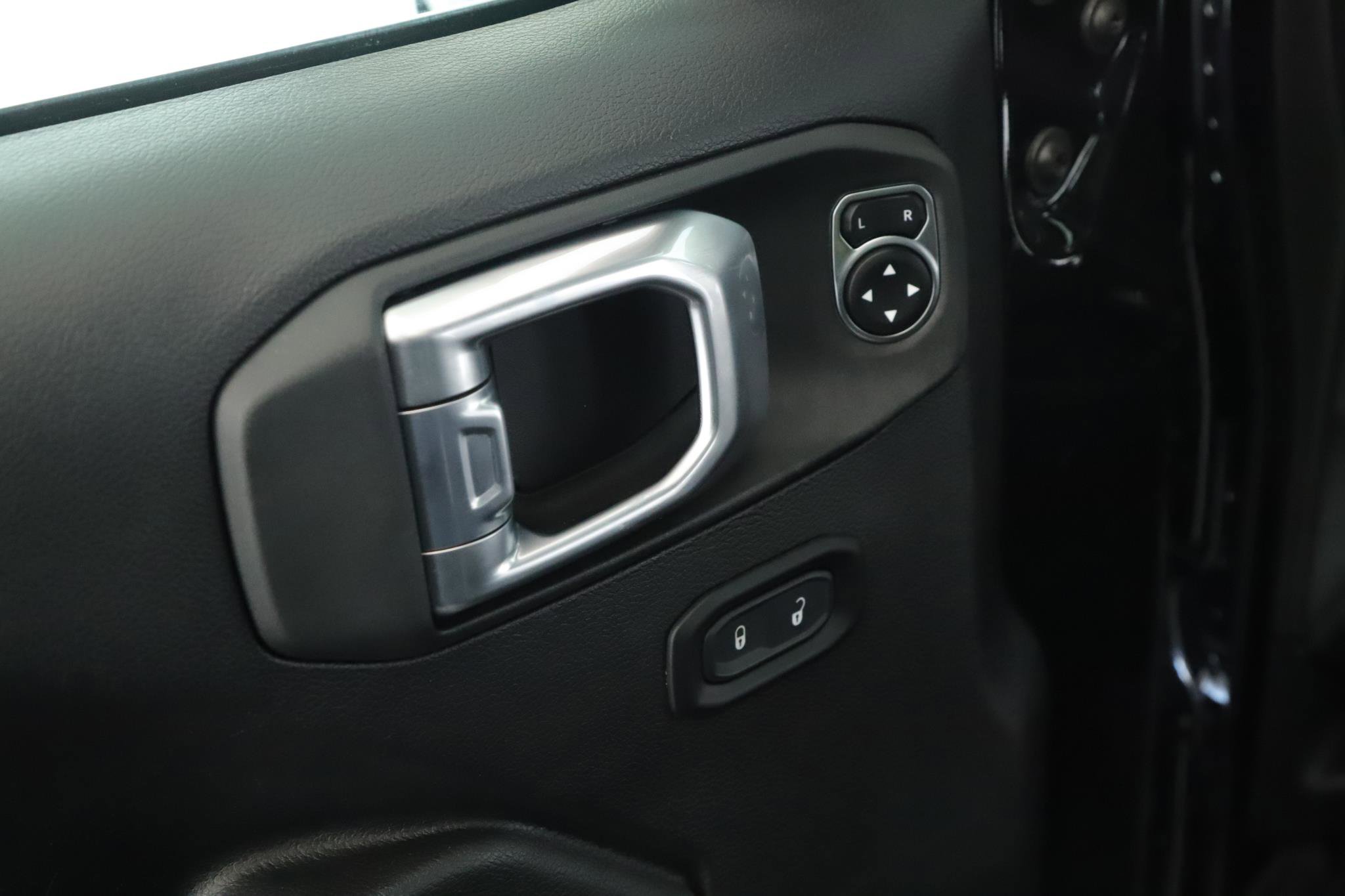 Used 2022 Jeep Gladiator Rubicon image 7
