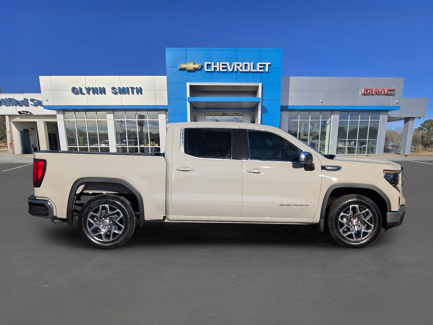 New 2026 GMC Sierra 1500 SLE image 7