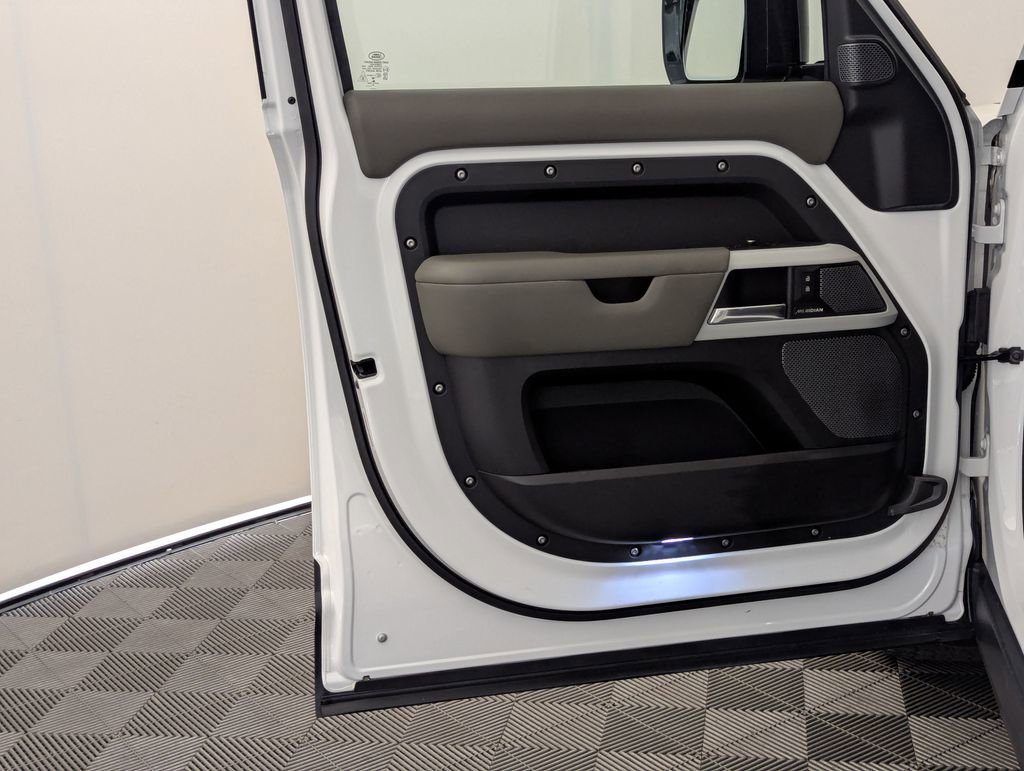 Used 2020 Land Rover Defender 110 HSE image 50