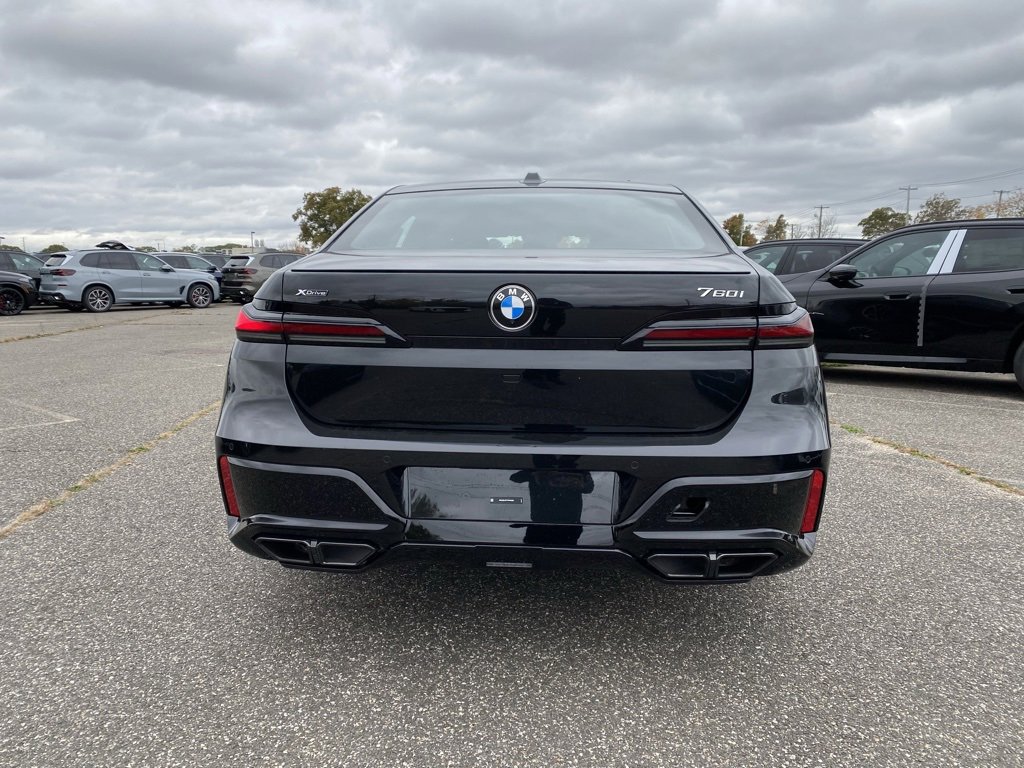 New 2026 BMW 760i xDrive w/ Premium Package image 3