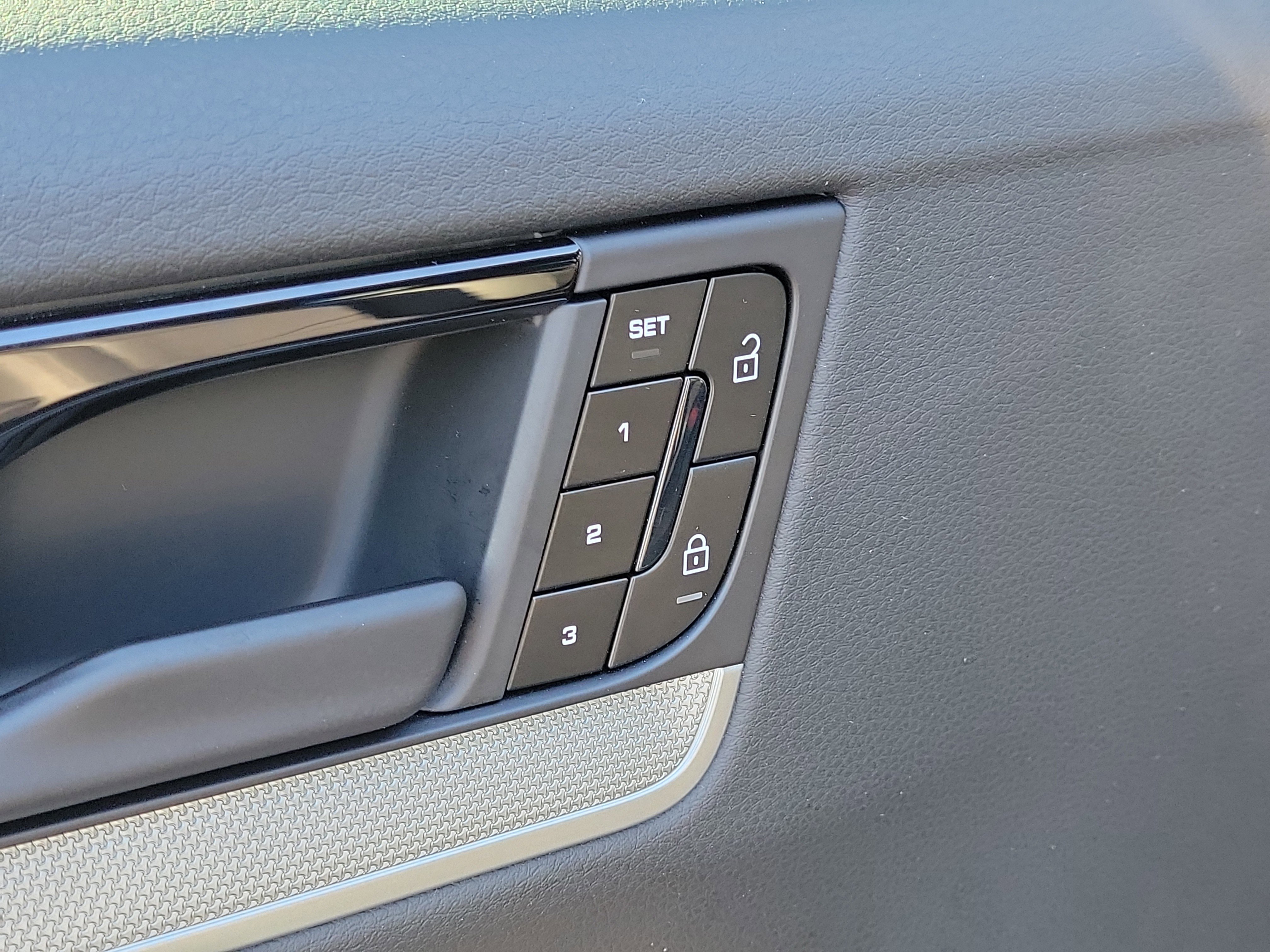 Used 2024 Porsche Cayenne Coupe image 18