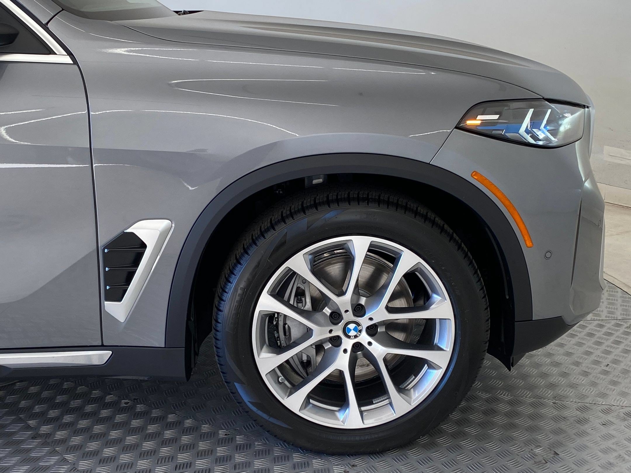 Used 2026 BMW X5 xDrive50e w/ Premium Package AWD/4WD image 11