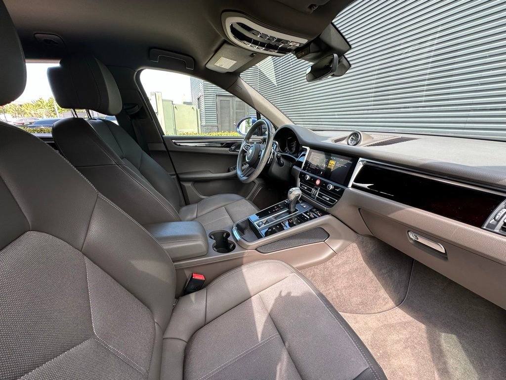 Certified 2022 Porsche Macan AWD/4WD image 38