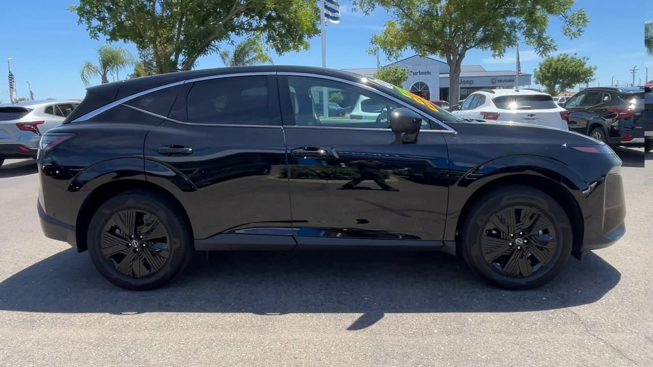 Used 2025 Nissan Murano SV FWD image 8