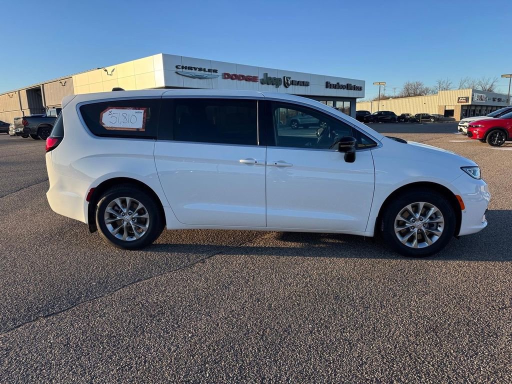 New 2026 Chrysler Pacifica Limited w/ Trailer Tow Group AWD/4WD video 2