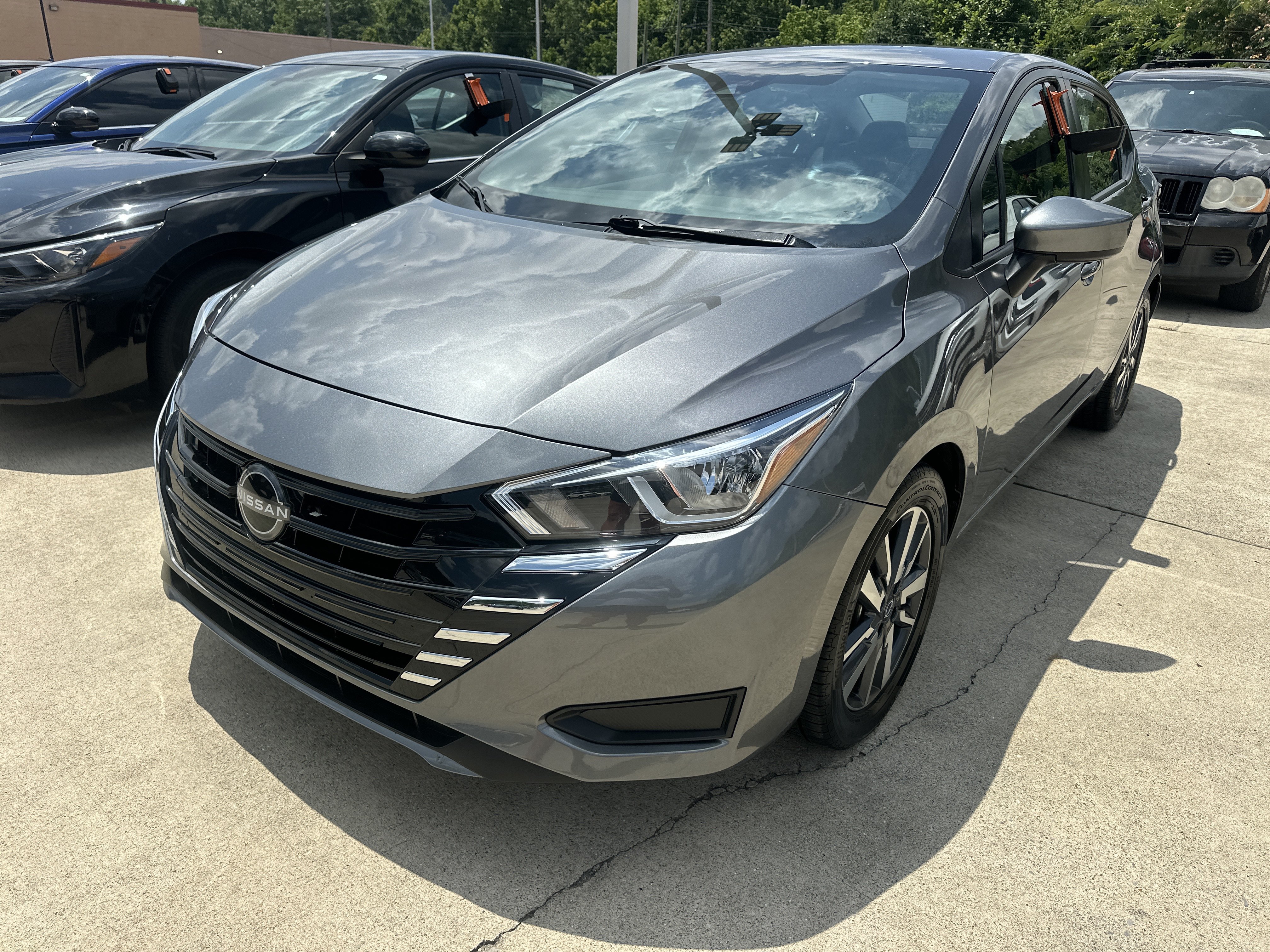 Used 2023 Nissan Versa SV FWD image 6