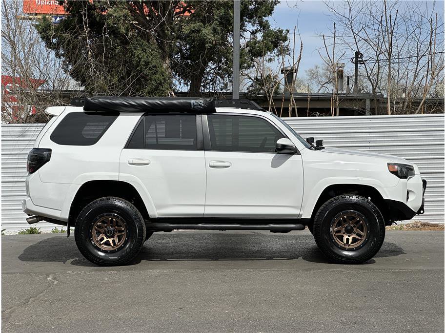 Used 2016 Toyota 4Runner SR5 AWD/4WD image 9