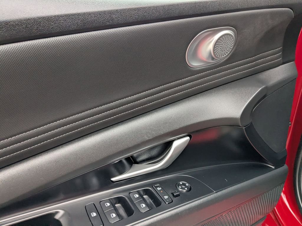 Used 2025 Hyundai Elantra SEL image 14