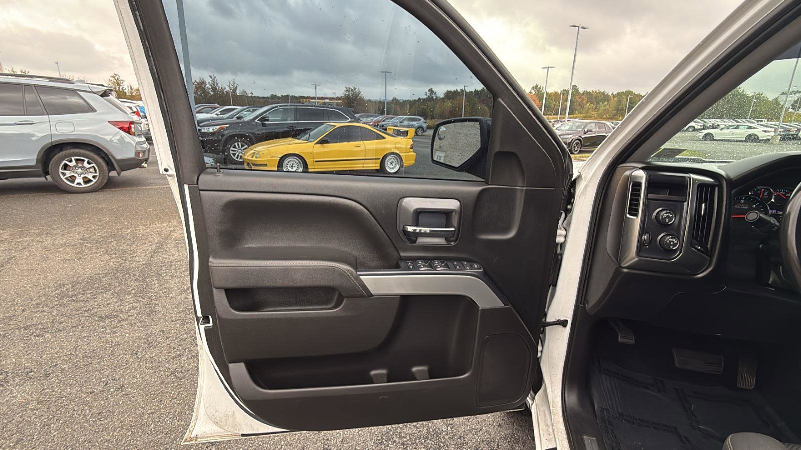 Used 2018 Chevrolet Silverado 1500 LT w/ Redline Edition image 23