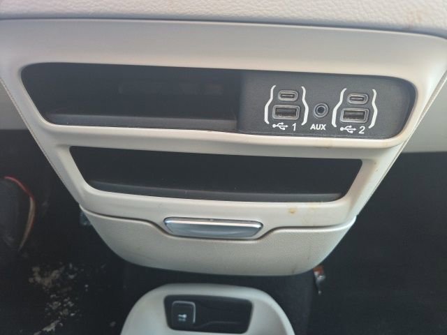 Used 2023 Chrysler Pacifica Touring-L image 30