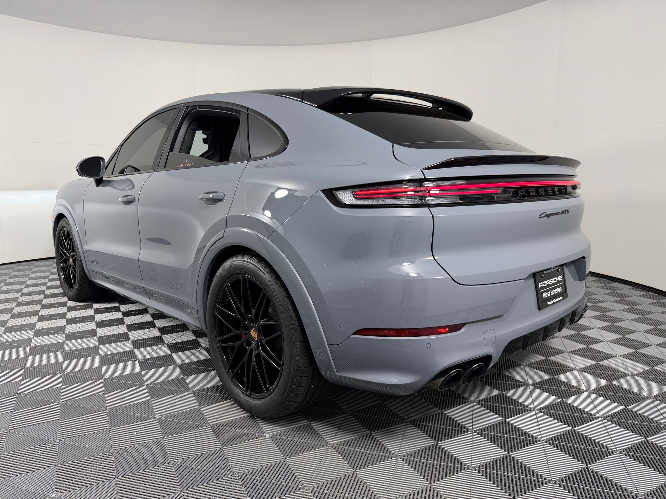 Certified 2025 Porsche Cayenne GTS image 3