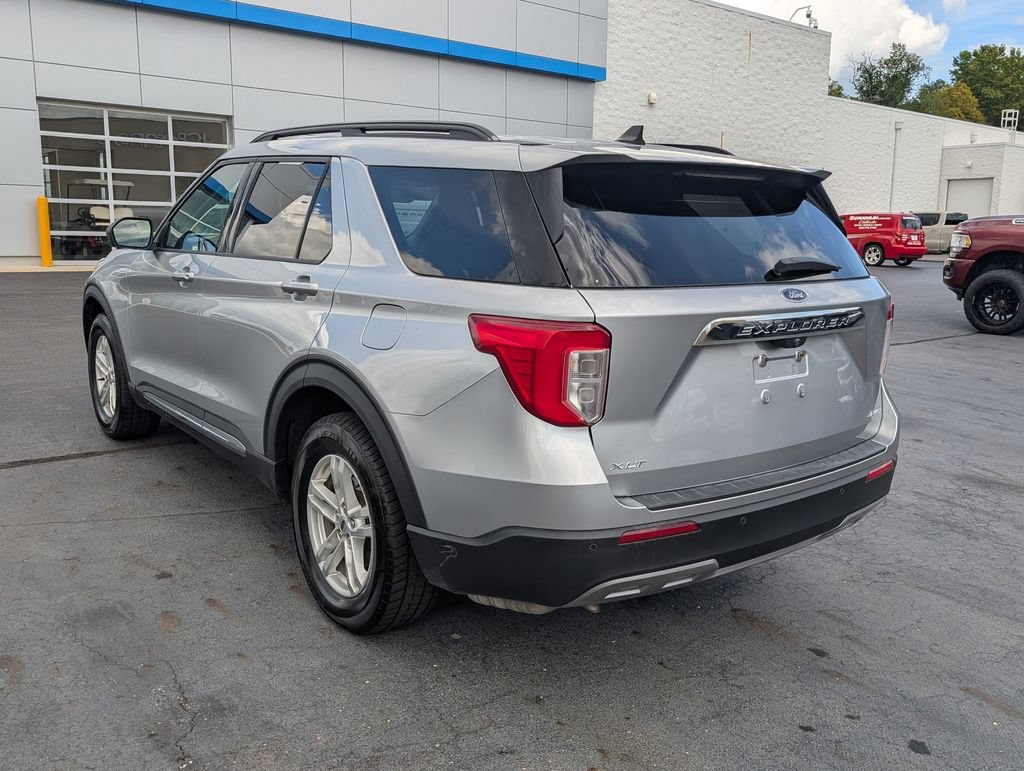 Used 2021 Ford Explorer XLT w/ Equipment Group 202A AWD/4WD image 5
