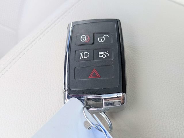 Used 2024 Jaguar XF R-Dynamic SE AWD/4WD image 33