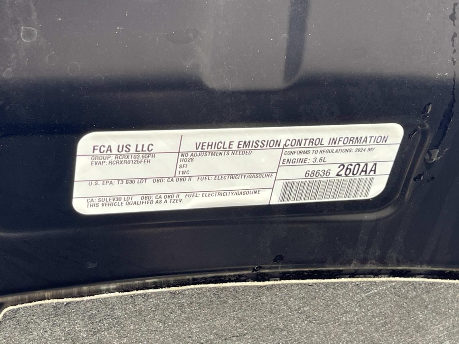 Used 2024 Chrysler Pacifica Limited FWD image 17