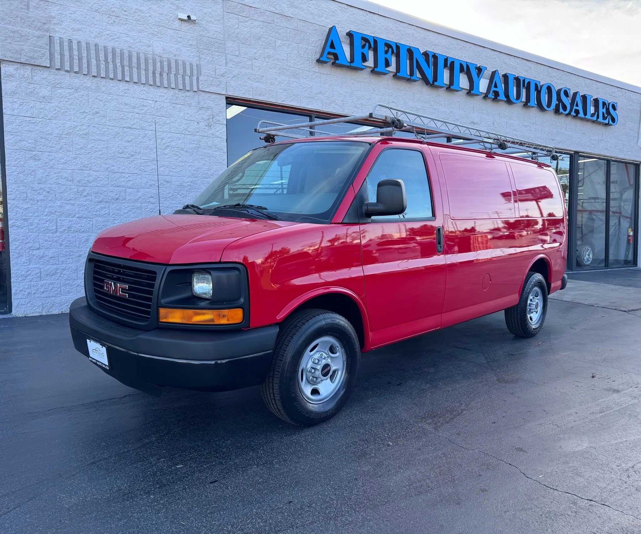 Used 2015 GMC Savana 3500 image 3