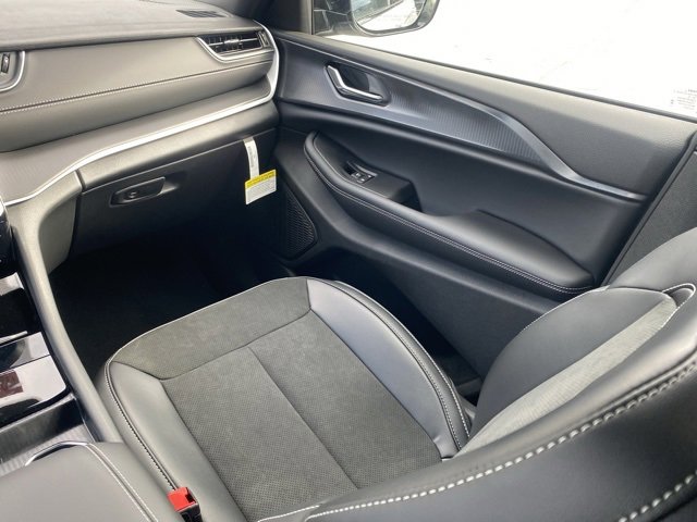 New 2025 Jeep Grand Cherokee L Altitude image 57