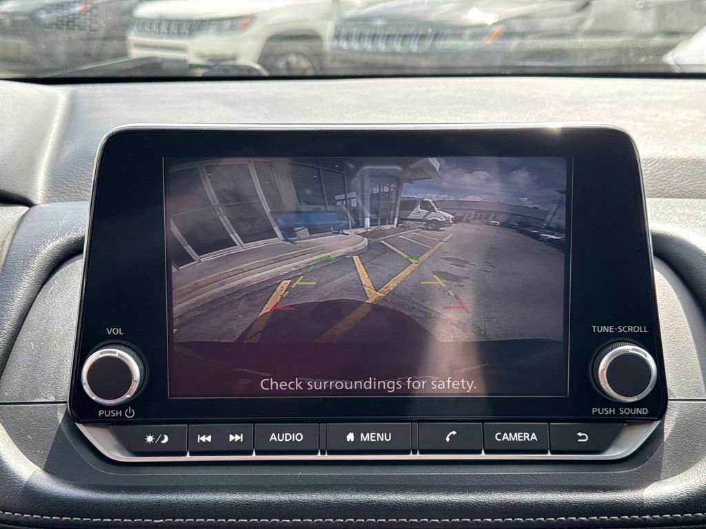 Used 2024 Nissan Rogue SV image 27