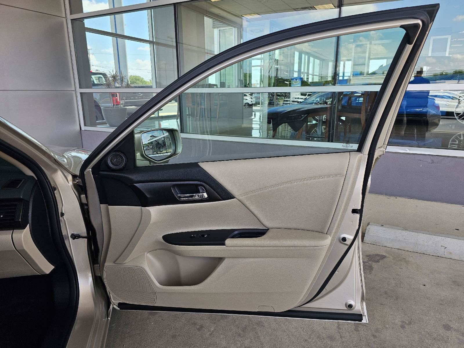 Used 2014 Honda Accord EX image 11