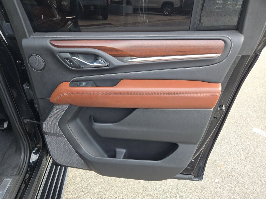 Used 2023 GMC Yukon XL Denali Ultimate image 10