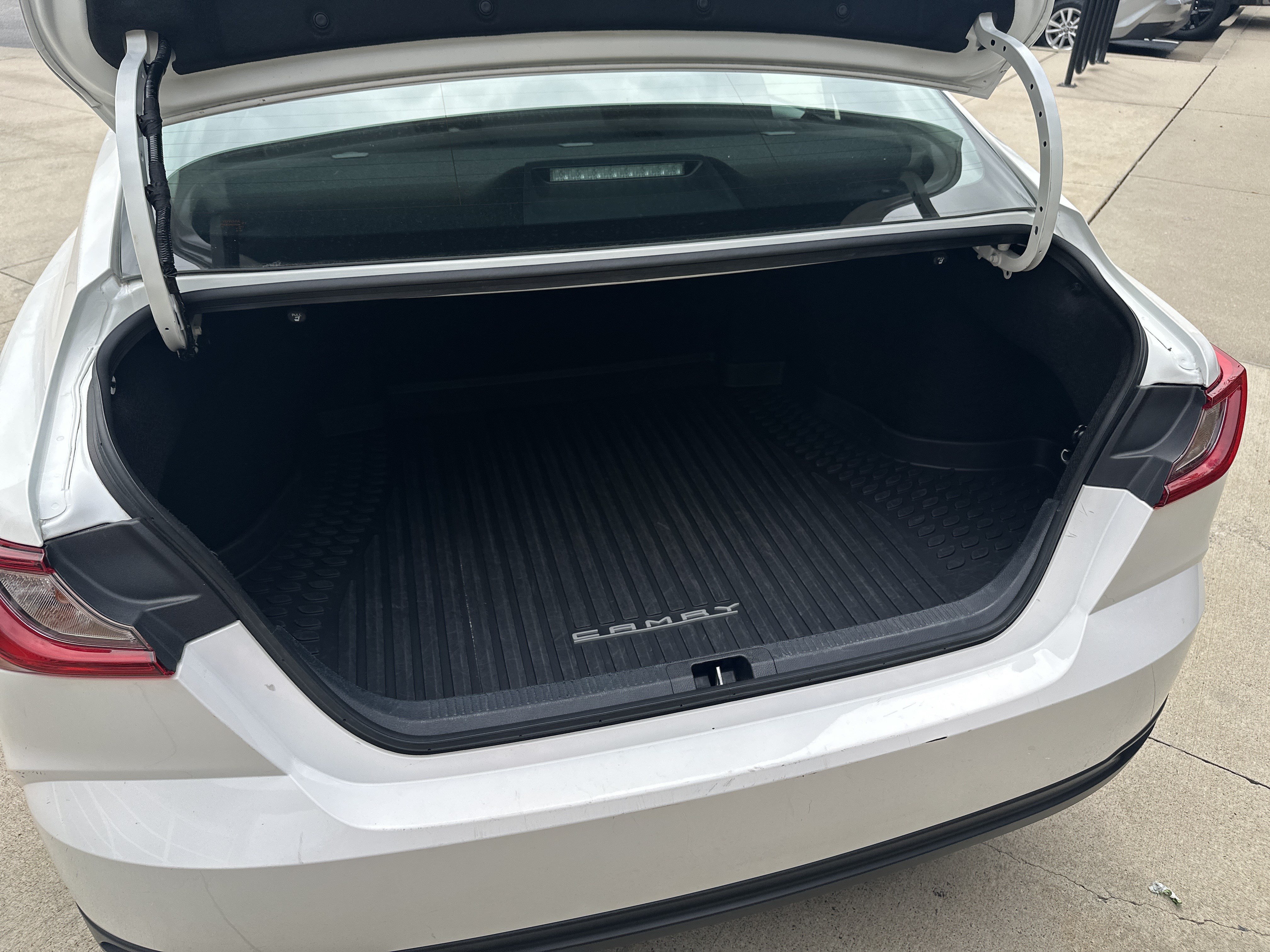 Used 2025 Toyota Camry LE FWD image 31