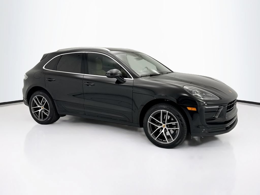 Used 2022 Porsche Macan AWD/4WD image 3