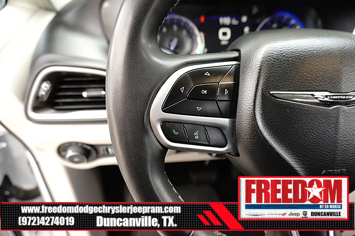 Used 2024 Chrysler Pacifica Touring-L FWD image 25