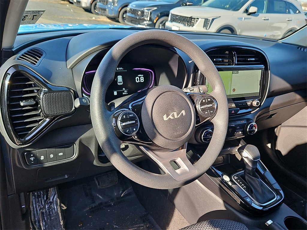 Certified 2025 Kia Soul S image 27