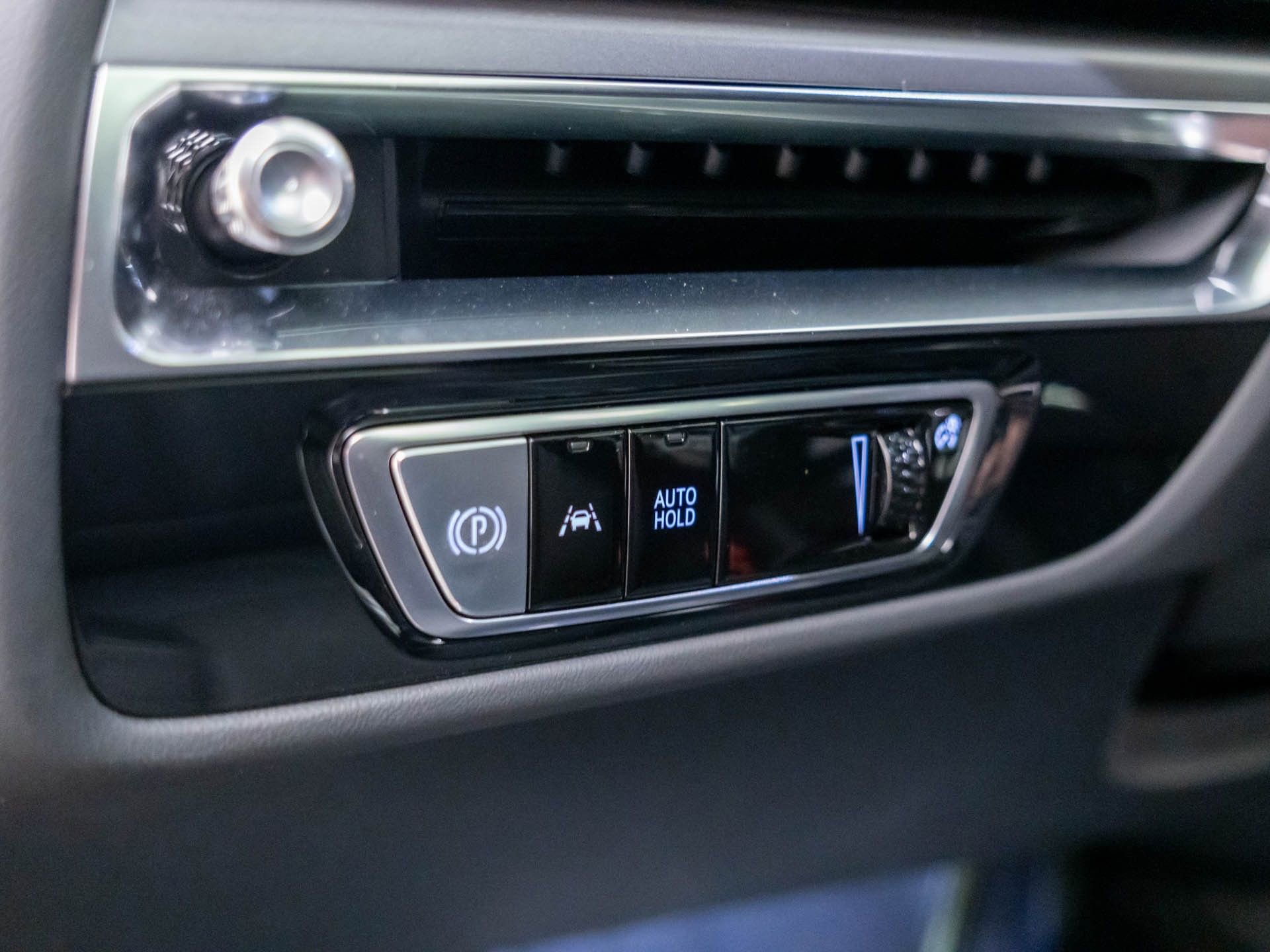 Certified 2024 Cadillac Lyriq Tech AWD/4WD image 25