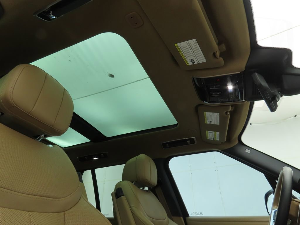 Certified 2023 Land Rover Range Rover SE image 18
