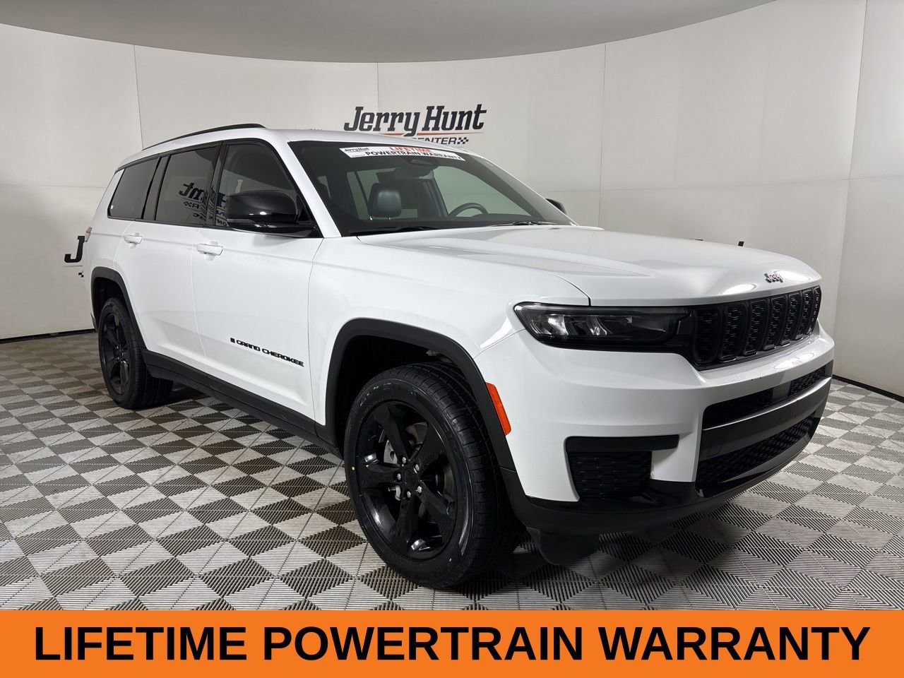 Used 2023 Jeep Grand Cherokee L Laredo image 4