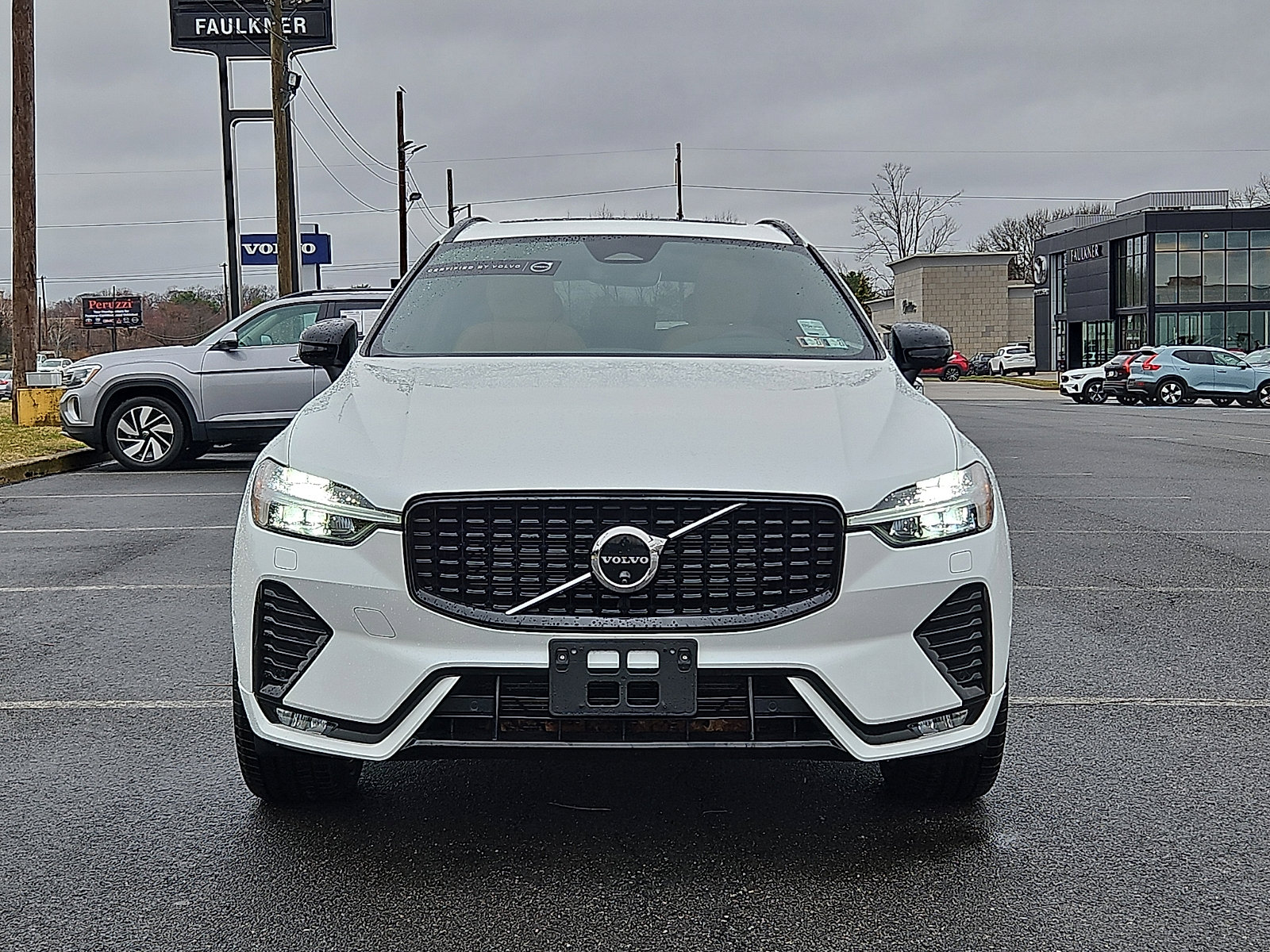 Certified 2024 Volvo XC60 B5 Ultimate w/ Climate Package image 2