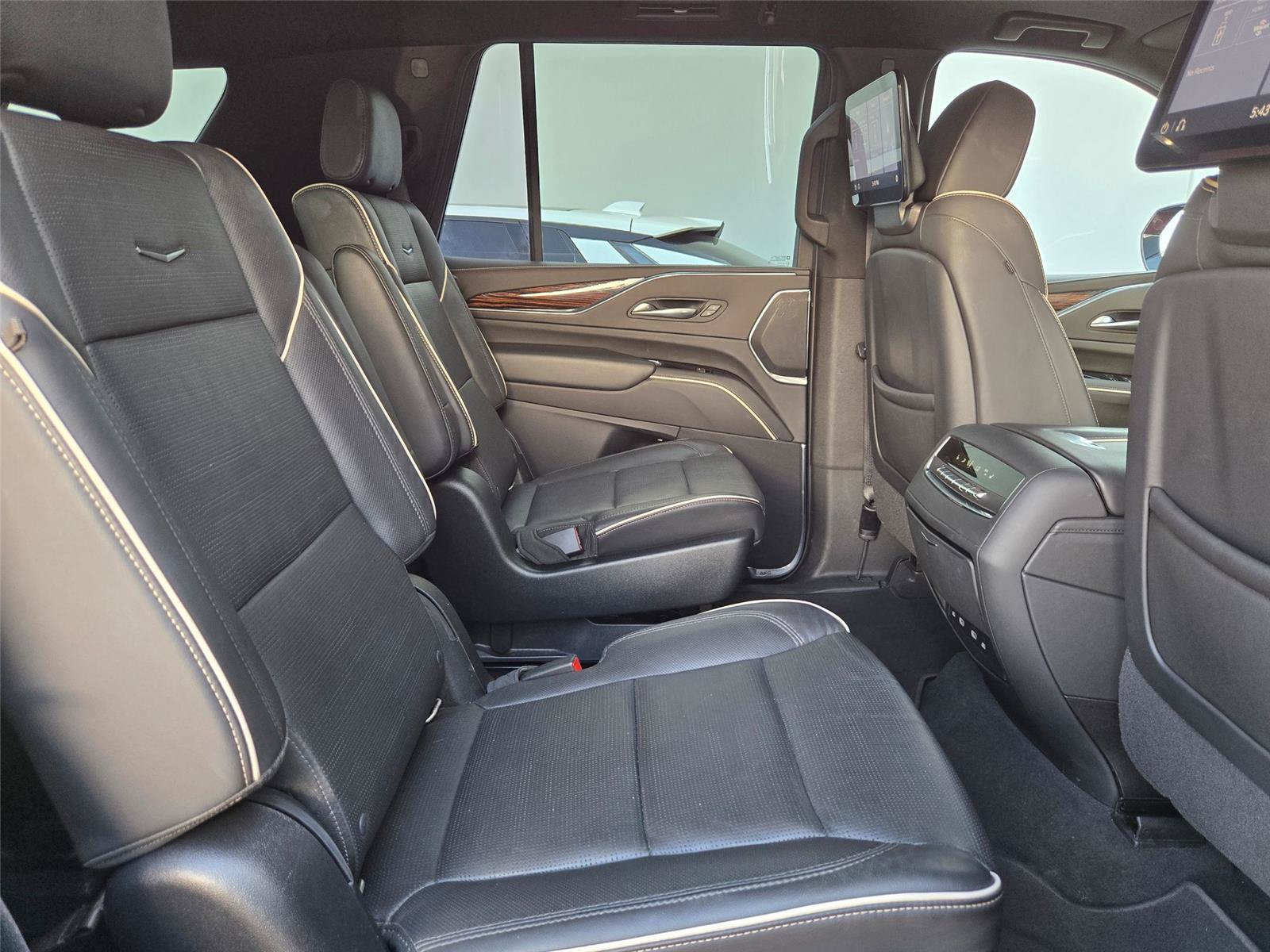 Used 2021 Cadillac Escalade Premium Luxury w/ Driver Assist Tech Package AWD/4WD image 31