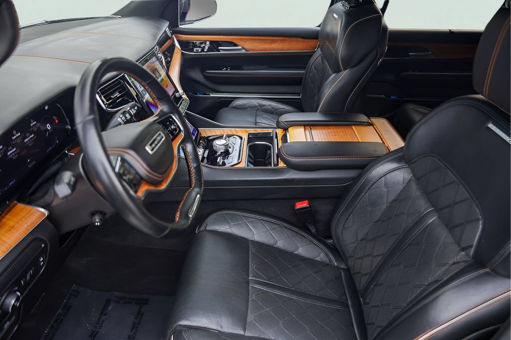 Used 2022 Jeep Grand Wagoneer Series III w/ Flexible Seating Group AWD/4WD image 12