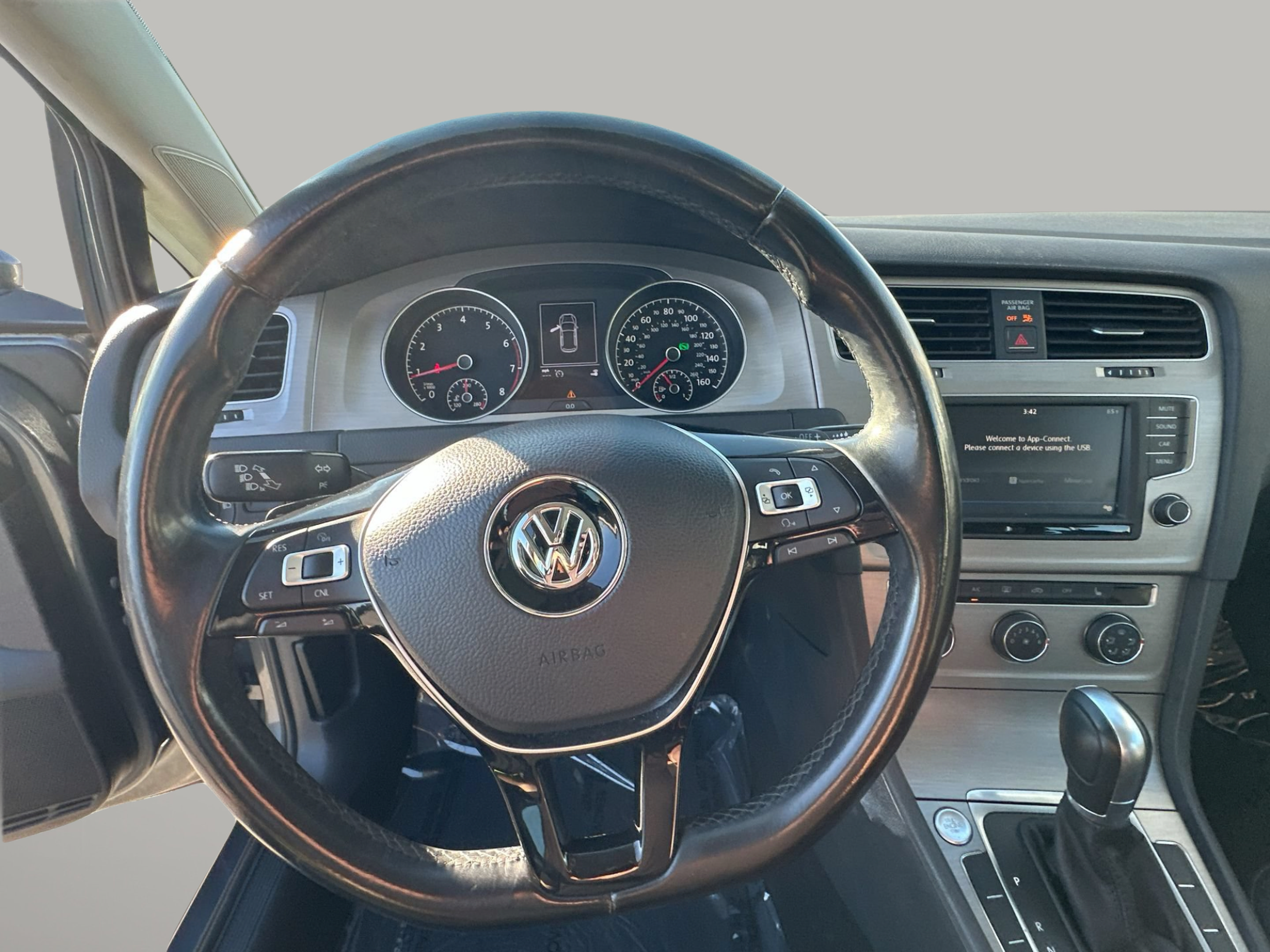 Used 2017 Volkswagen Golf 4-Door FWD image 11