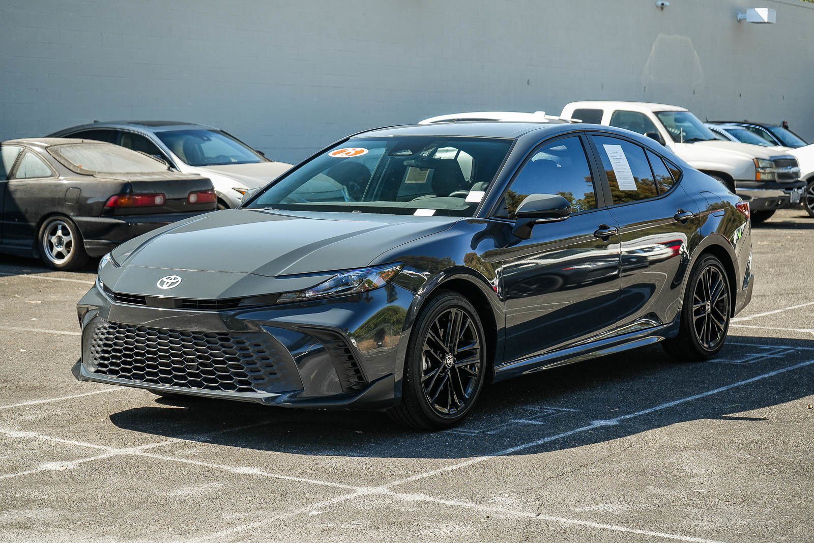 Used 2025 Toyota Camry SE FWD image 3
