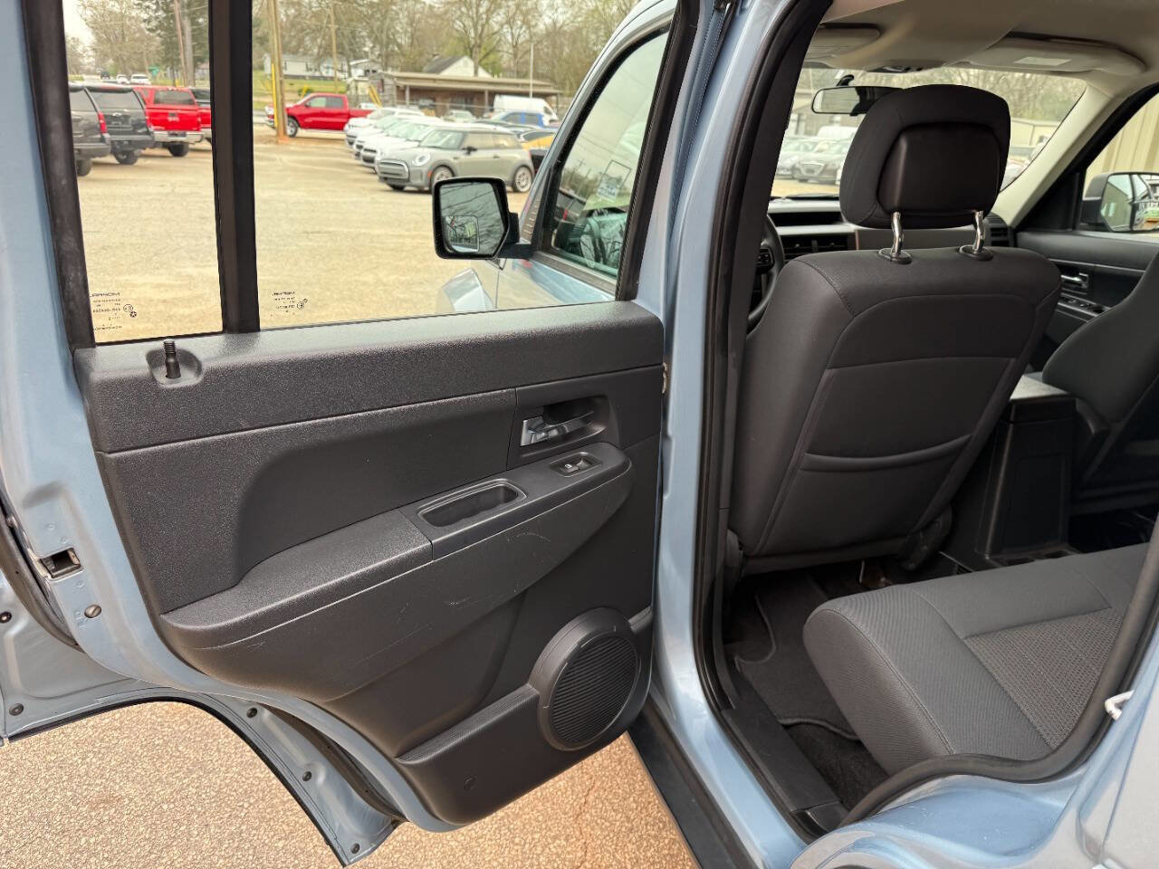 Used 2012 Jeep Liberty Sport image 12