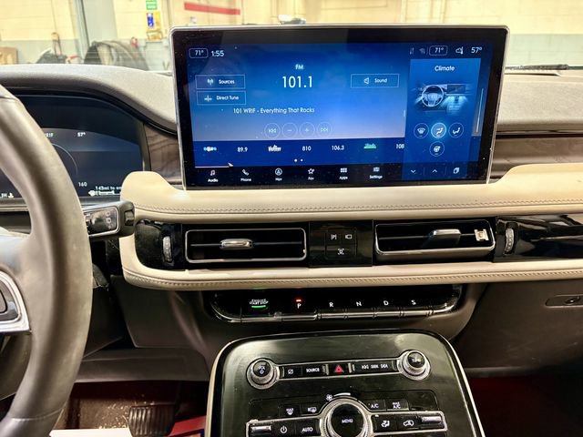 Used 2022 Lincoln Nautilus Reserve image 3