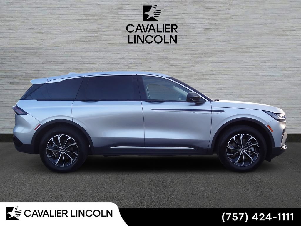 Used 2026 Lincoln Nautilus Premier AWD/4WD image 2