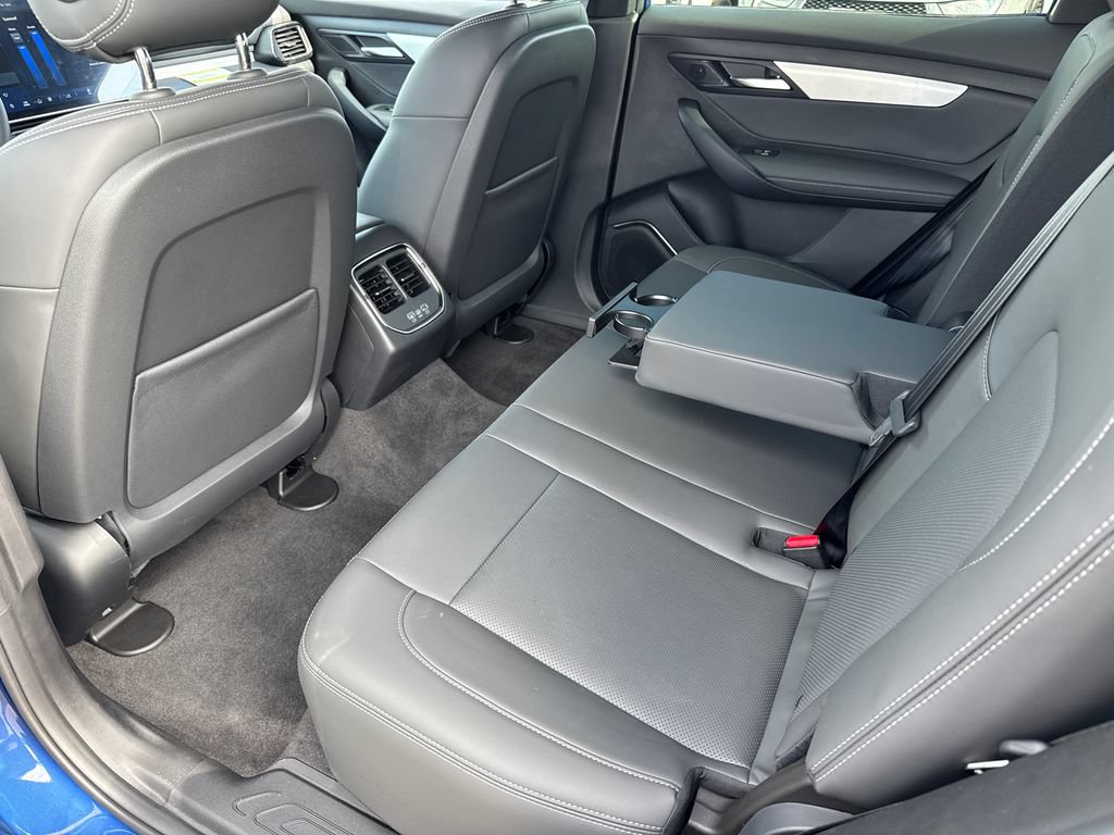 New 2025 VinFast VF 8 Plus AWD/4WD image 19